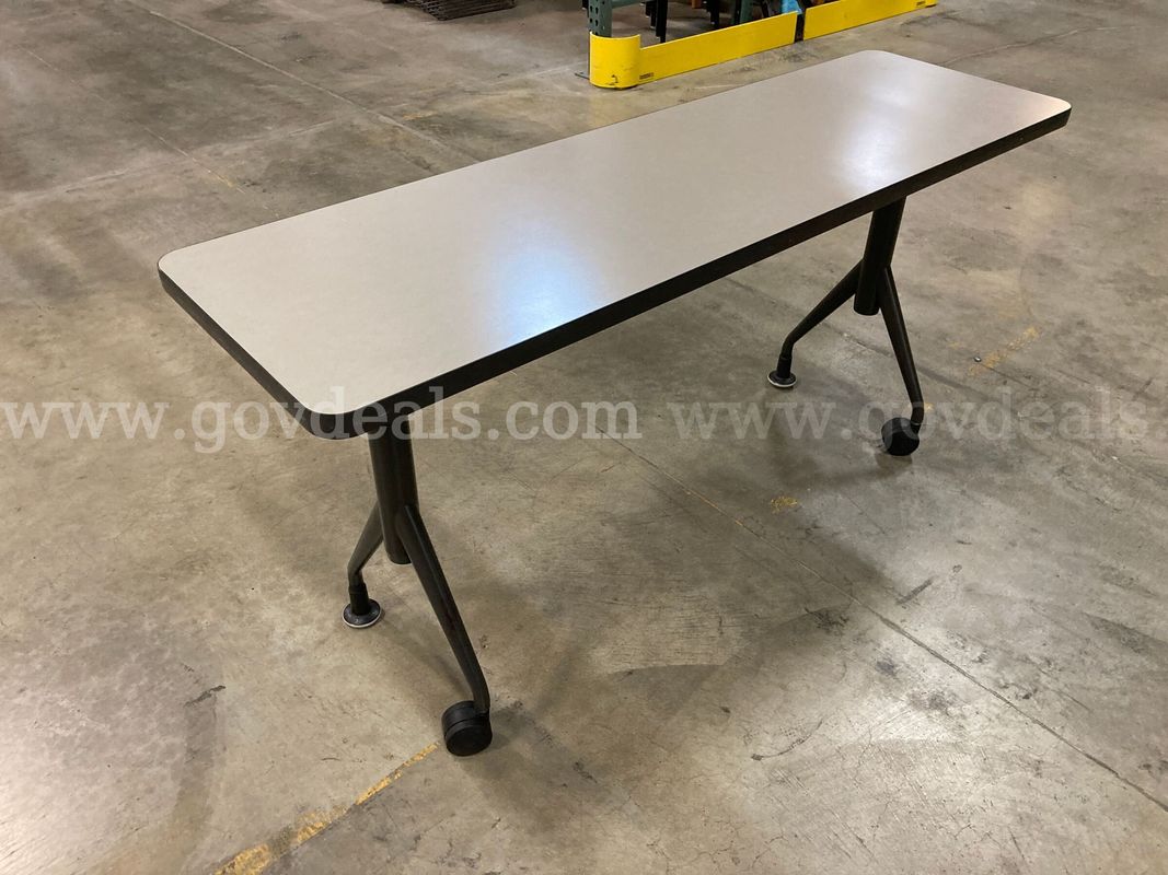 Table, 5ft wide x 1.5ft deep (ID# 47134) (G08-1R) (NO UPC)