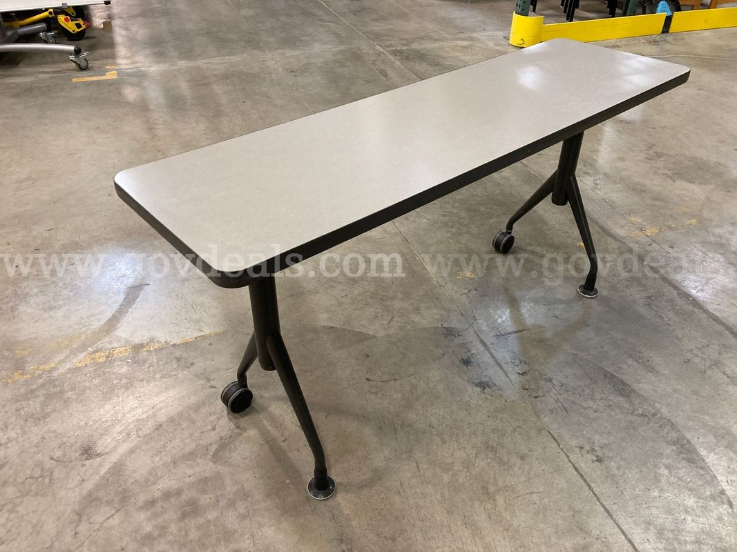 Table, 5ft wide x 1.5ft deep (ID# 47137) (G10-1R) (NO UPC)