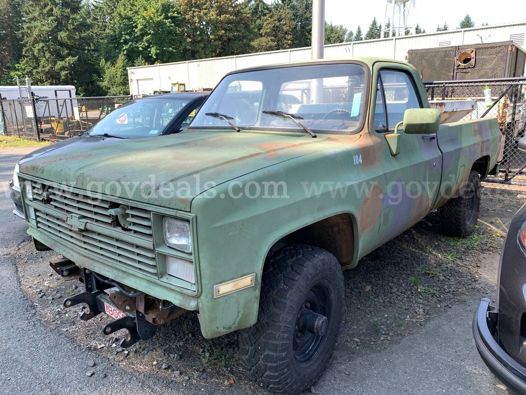 1984 Chevrolet D30 4WD Military Postal Unit Truck w/ Spreader *Tow-Away* (ID# 47144) (OEF) (26-2276) 310