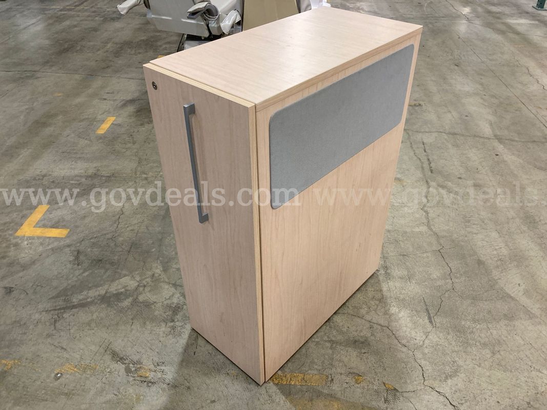 Slide out Storage Cabinet with Shelfs (ID# 47145) (G12-1L) (NO UPC)