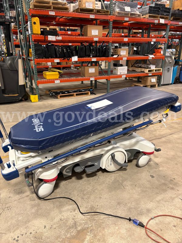 Stryker Emergency Medical Stretcher (ID# 47167) (Middle F10-2L) (26-1993-3) 39027