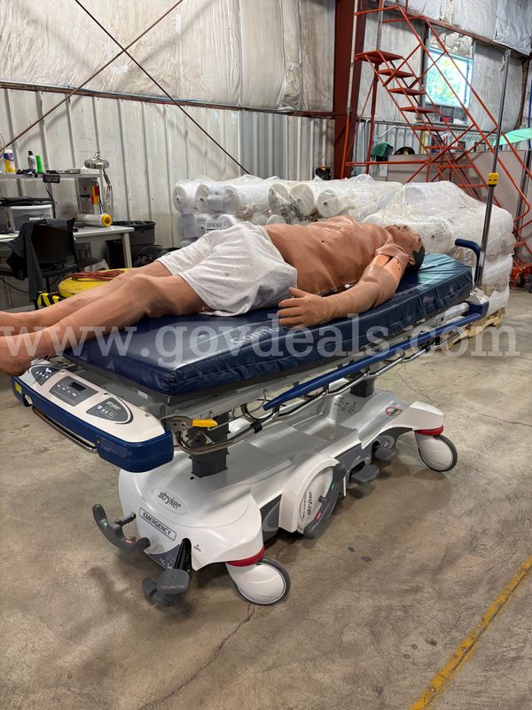 Stryker Strecher with Body Manniquin (ID# 47170) (Middle F14-2R) (26-1993-3) 39027