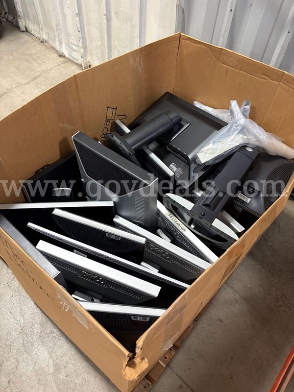 Pallet of Dell Monitors (ID# 47174) (H10-2L) (26-1955-100) 490