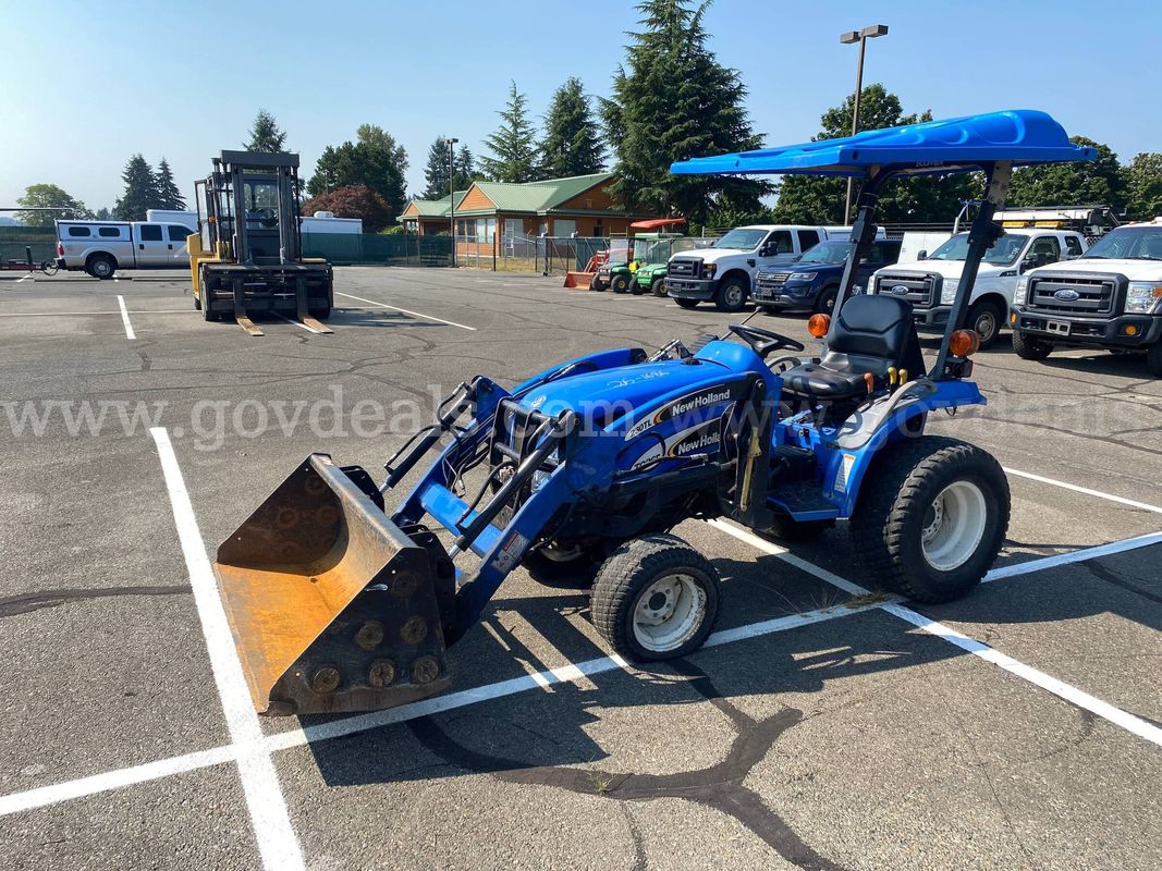 2007 Holland TC26DA 4WD Tractor w/Loader Bucket (ID #47184) (AVI) (26-1686 ) 11700