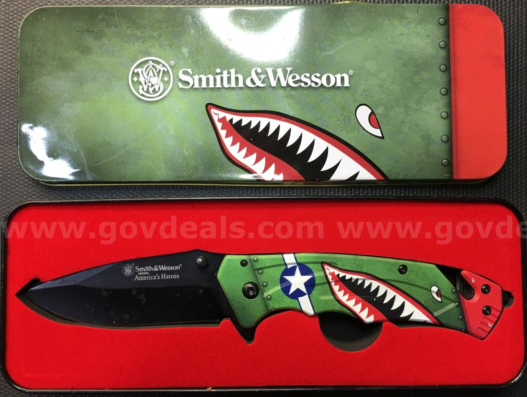 Smith & Wesson "America's Heroes" Knife (ID# 47210) (D-Case) (TSA) (NO UPC)