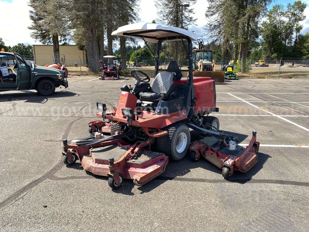 2011 Toro GroundsMaster 4000-D 4WD Triple Deck Mower (ID #47268) (AVI) (25-4405) 11700