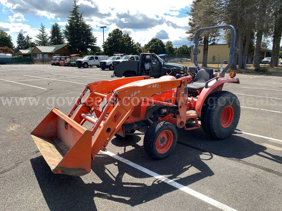 2012 Kubota L3200HST 2WD Tractor w/Front Loader Bucket (ID #47270) (AVI) (26-1683 ) 11700