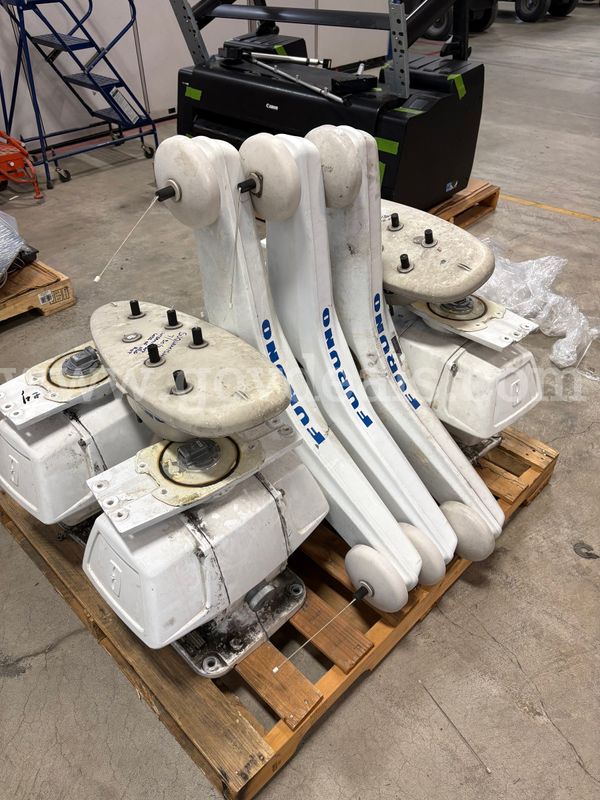 Radar Antenna Turning Units & Satellite Compass System (ID# 47275) (J02-5L) (26-1940-2) 405