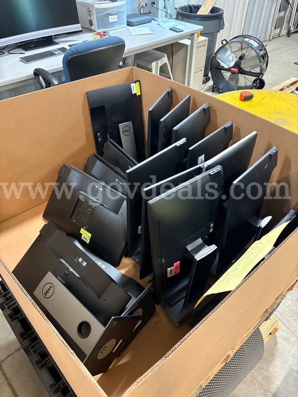 Pallet of Monitors | They Look Good! (ID# 47296) (H06-2R) (26-2151-85) 310