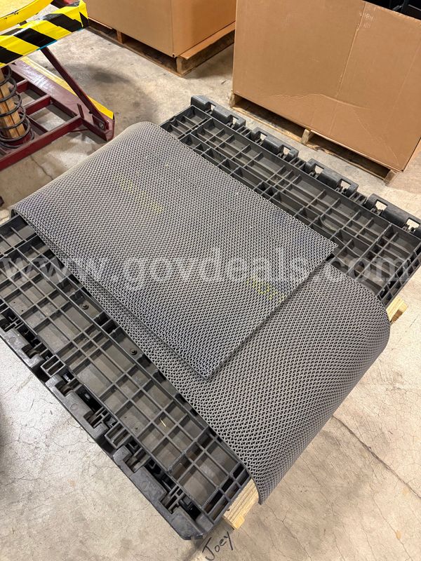 Pallet of Plastic Fold Out Platform + Standing Desk Mat (ID# 47308) (I04-2L) (No UPC)