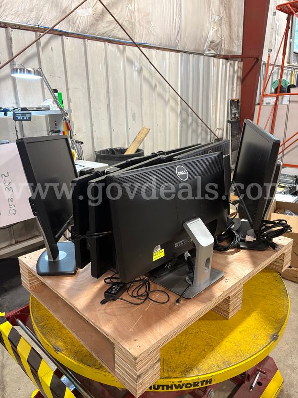 Pallet of Monitors | Dell Monitors | They Look Good! (ID# 47314) (I13-2L) (26-0557-4) 124