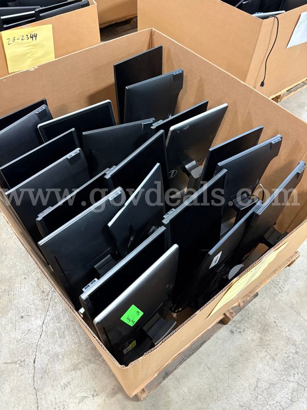 Mixed Lot of Dell Monitors | 1 PLT (ID# 47335) (G10-2R) (26-2344-101) 310