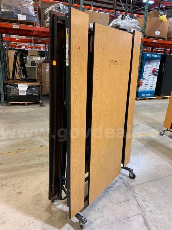 Folding Table With Seating (ID #47348) (H3-1L) (26-1279-4) 35405