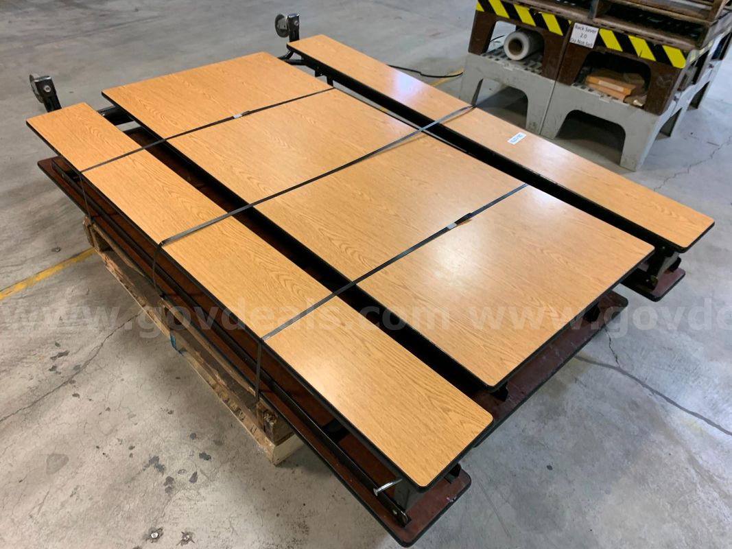 Folding Table With Seating (ID #47349) (I3-3LR) (26-1279-4) 35405