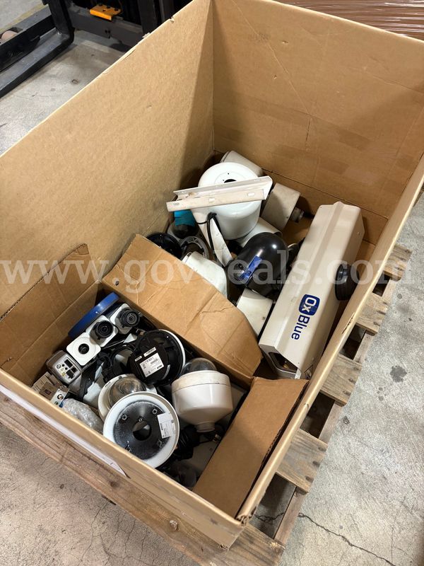Pallet of Security Cameras (ID# 47360) (G10-2L) (26-2250-2) 405