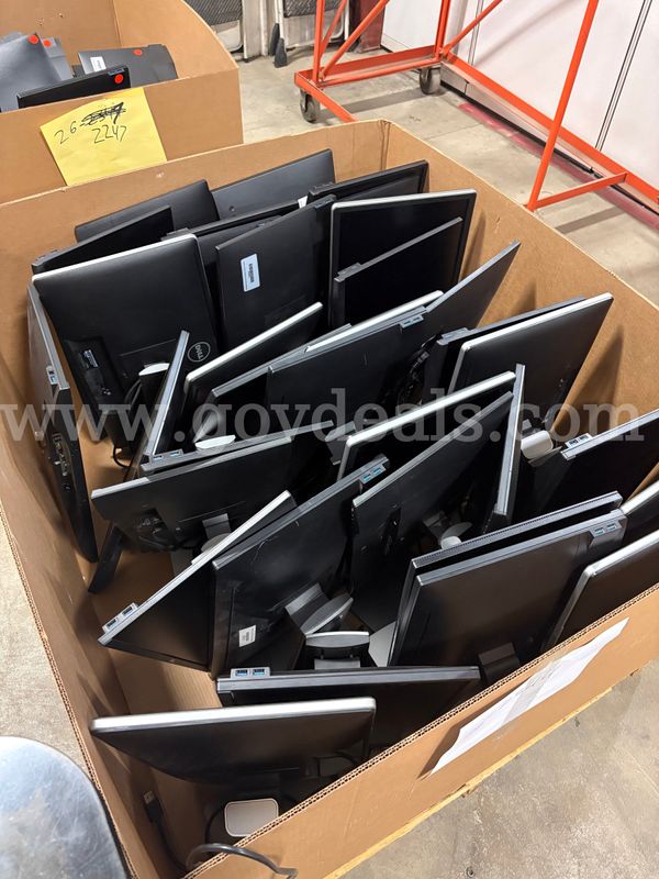 Pallet of Assorted Monitors (ID# 47361) (G11-2L) (26-2344-101) 310