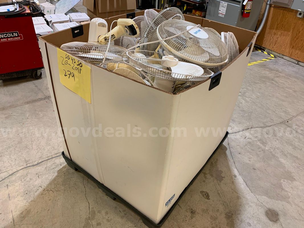 Pallet of Wall Mount Fans (ID #47375) (J3-3L) (26-2018-10) 195