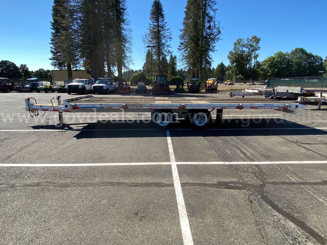 2006 TrailMax Trailers TD-20-T Tilt Deck Trailer (ID #47435) (AVI) (26-0677) 11700