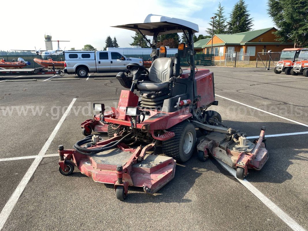 2011 Toro GroundsMaster 4000-D 4WD Triple Deck Mower (ID #47464) (AVI) (26-2483) 11700