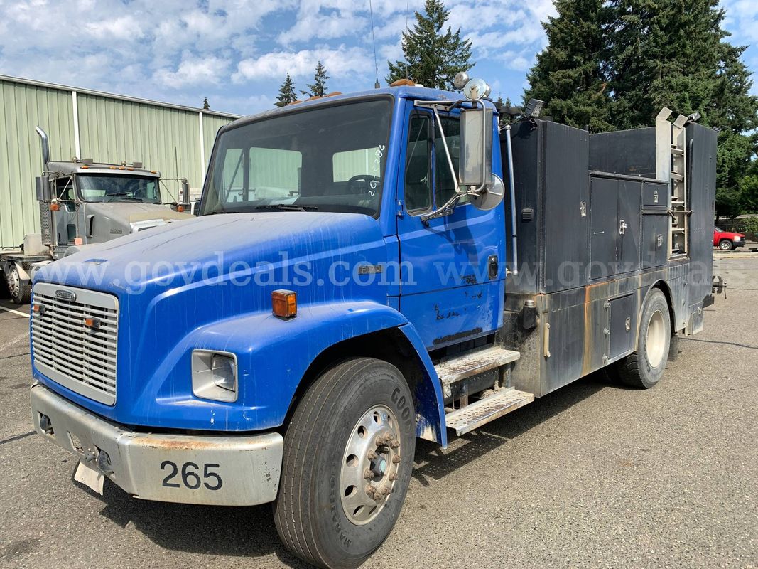 1999 Freightliner FL70 Fluid Service & Oil Evacuation Truck (ID# 47477) (E06) (26-2286) 11700