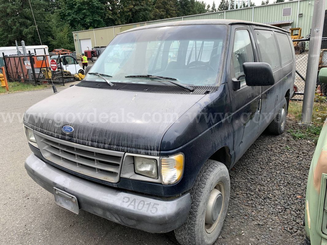 1993 Ford E-350 Club Wagon RWD Passenger Van *Tow-Away* (ID# 47481) (OEF) (26-1772) 11700