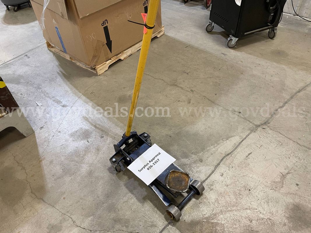 Manual Floor Jack (ID# 47506) (H04-1L) (26-2357-11) 35415