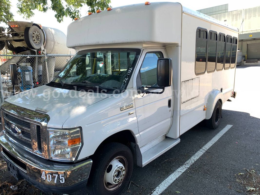 2012 Ford Econoline E350 Super Duty RWD Shuttle Bus w/ Wheelchair Lift (ID#47532) (PRT) (26-1132) 11700