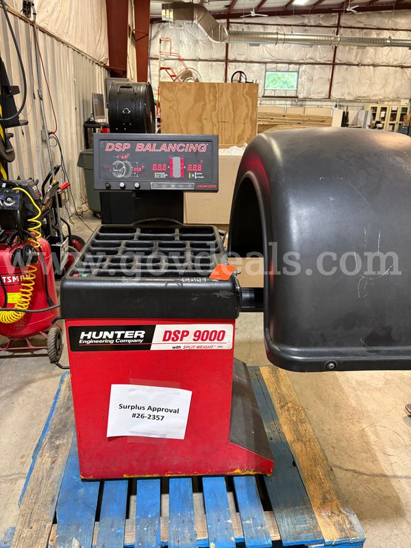 Hunter DSP 9000 Wheel Balancer GSP9712 – Tested & Working – Part No. 72-346-1-L (ID# 47539) (H11-2R) (26-2357-4) 35415