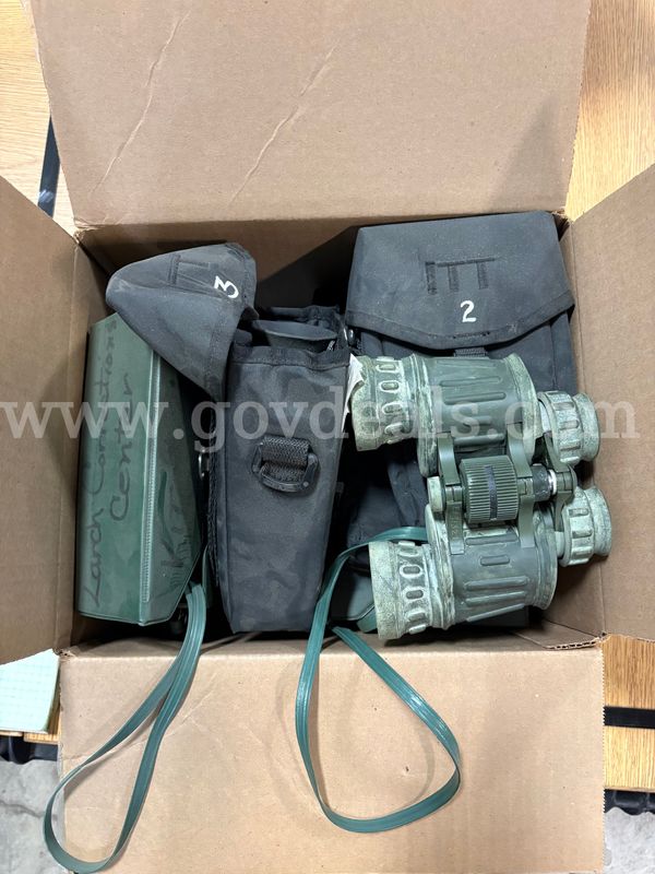 Box of Binoculars/Night Vision Binoculars (ID# 47542) (H01-2R) (23-3822-1) 310