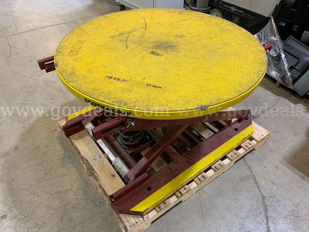 Southworth Lift Table (ID #47558) (J4-2L) (No UPC)