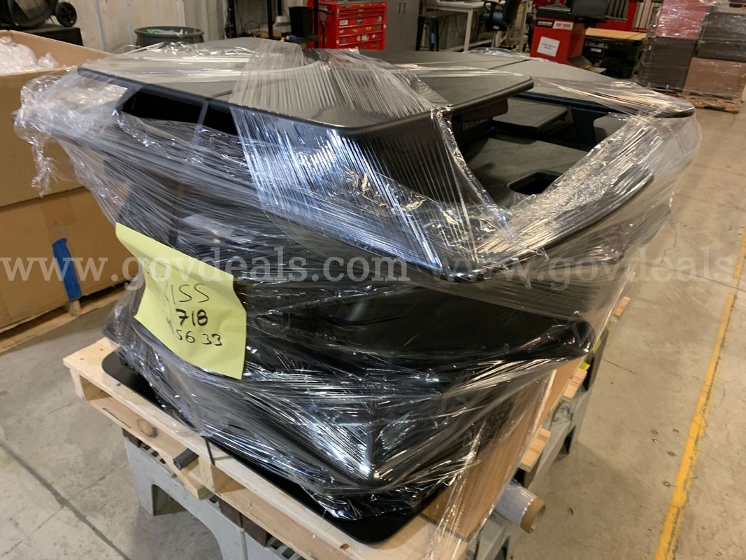 Pallet of Various Varidesk (ID #47559) (J2-6L) (26-2155-1) 405