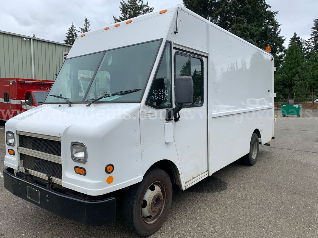 2005 Workhorse P42 Step Van w/ Message Sign *Tow-Away* (ID# 47583) (EF0) (26-2370) 405+