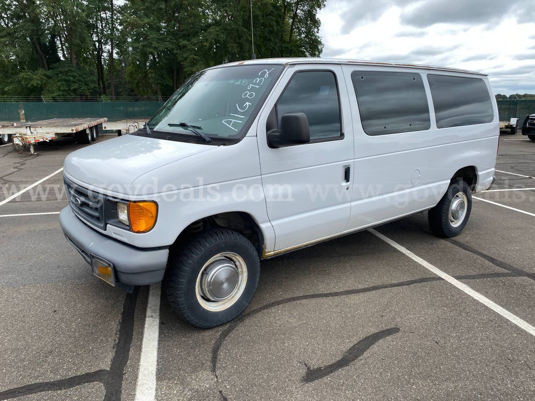 2006 Ford Econoline E-350 XL Super Duty 11 Passenger Van **UNDER 50K** (ID #47594) (AVI) (26-2695) 490
