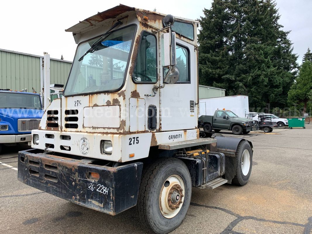 200 Capacity TJ7000 Trailer Jockey Tractor *Tow-Away* (ID# 47601) (E05) (26-2284) 11700