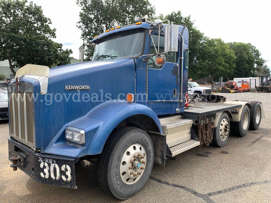 2006 Kenworth T800B Heavy Duty Truck (ID# 47620) (E10) (26-2083) 11700
