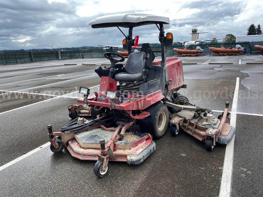 2013 Toro GroundsMaster 4000-D 4WD Triple Deck Mower (ID #47641) (AVI) (26-2484) 11700