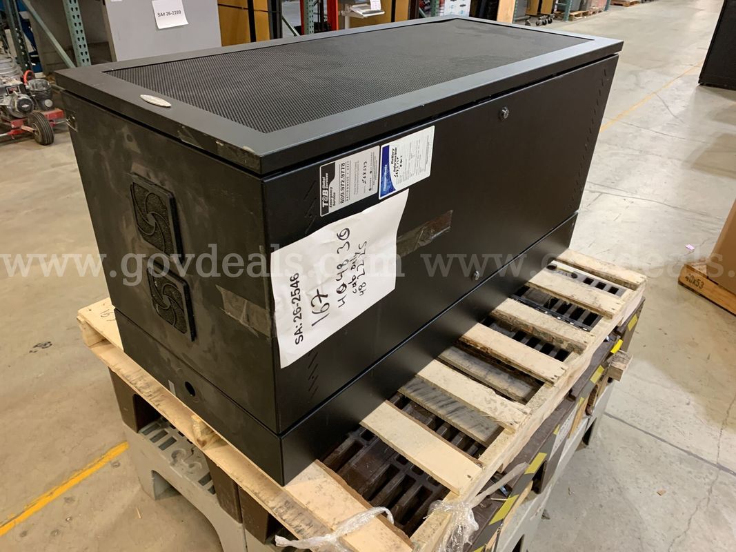 Pallet With Computer Equipment Cabinet (ID #47682) (J2-6R) (26-2546-9) 540