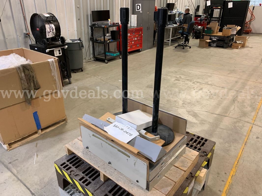 Pallet of Pneumatic Ball Conveyor Shelves (ID #47684) (J10-2L) (26-2470-20) 179