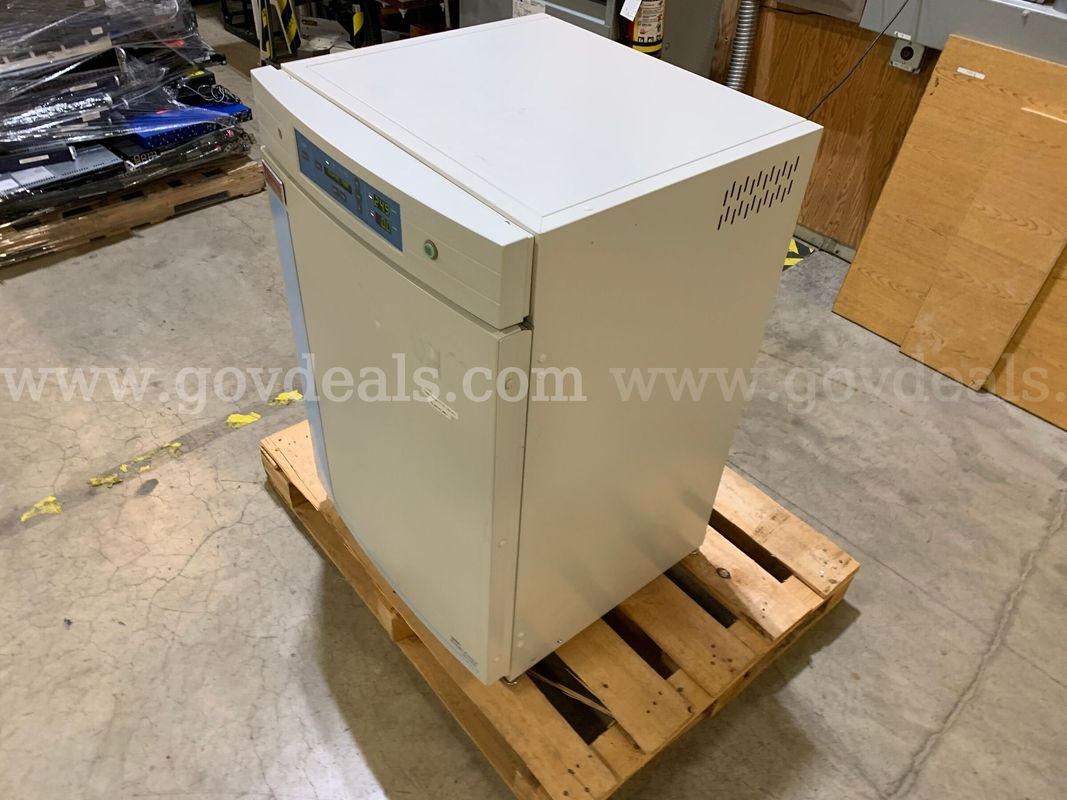 Thermo Scientific 380 CO2 Incubator (ID #47692) (J4-3L) (26-1993-8) 39027