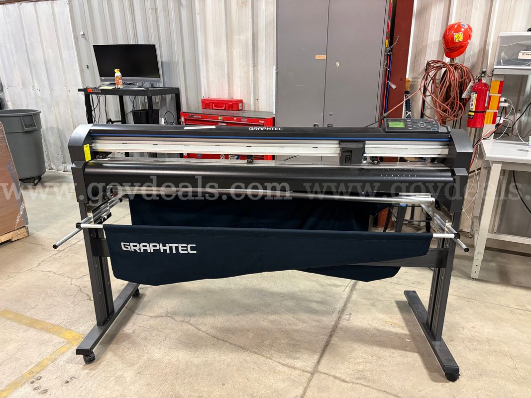 GraphTec Vinyl Plotter/Cutter (ID# 47756) (Middle F01) (26-2323-16) 36416