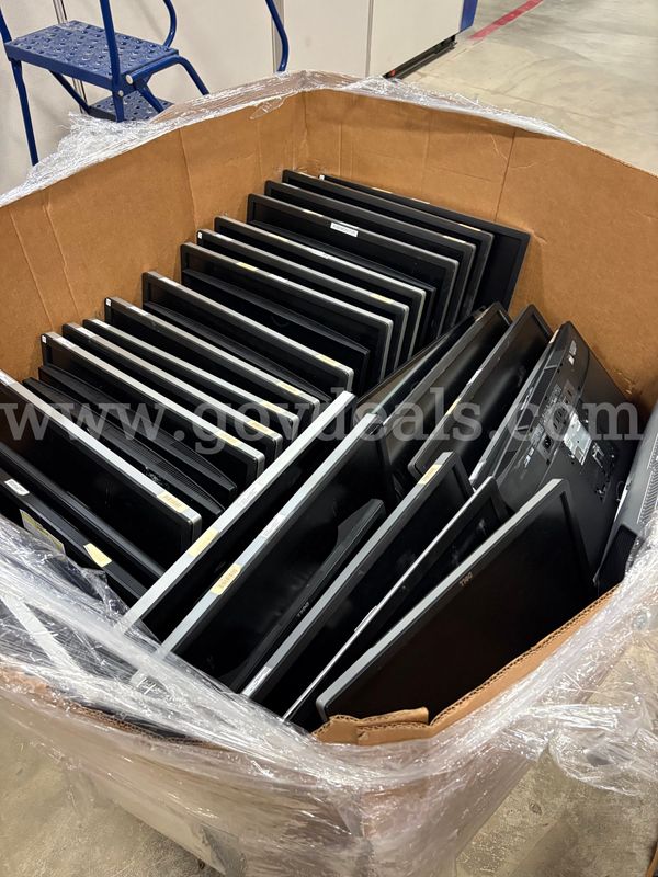 Pallet of AIO Computers/Monitors (ID# 47778) (J09-1R) (26-2422-79) 662