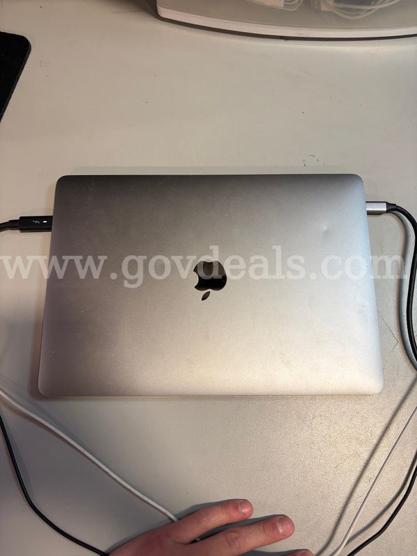 Macbook Pro 13inch 2016 Model w/ Touch ID *SCREEN NOT WORKING* (ID# 47798) (J02-4L) (No UPC)