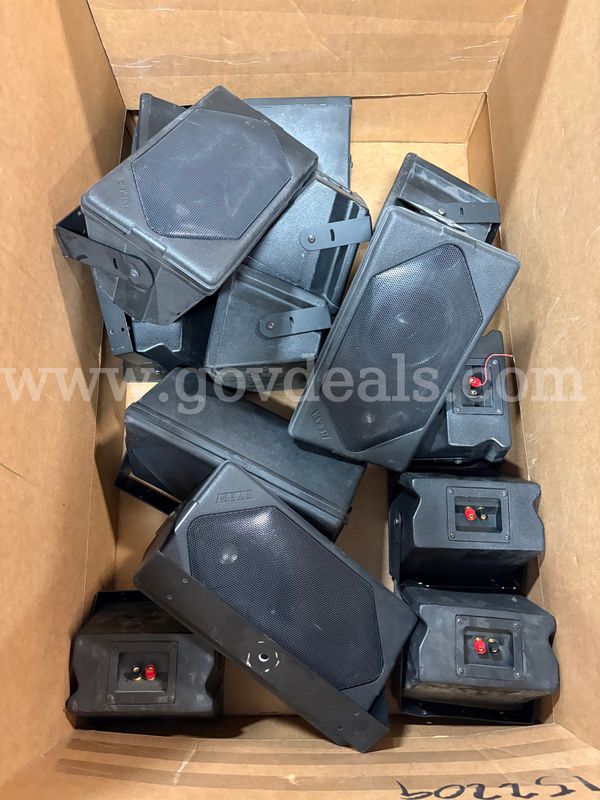 Pallet of Speakers | They Look Good! (ID# 47831) (H12-1R) (26-2012-135) 390