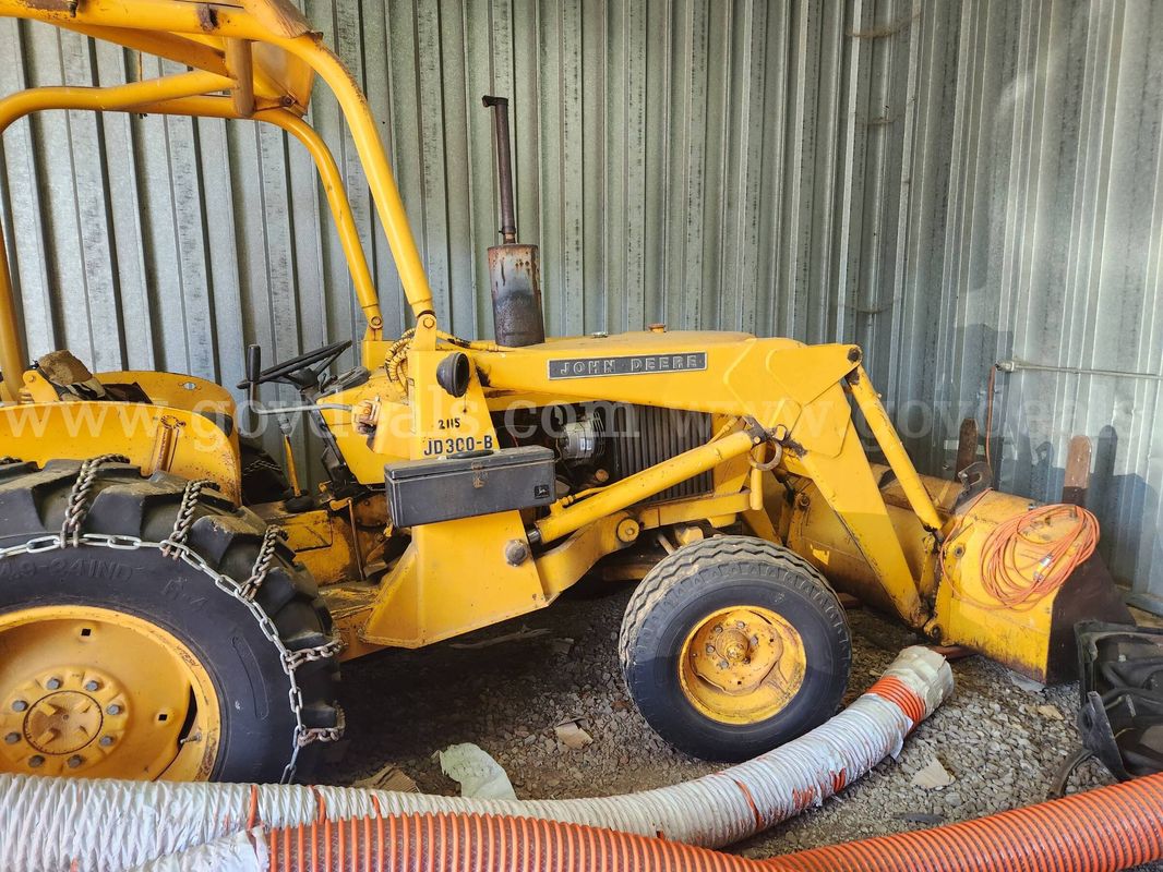 1975 John Deere Tractor | Model 300B | Non-Runner (ID #47839) (Off-Site) (26-2786) 477