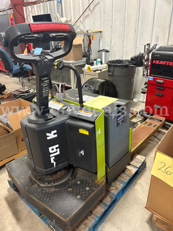 Clark Riding Pallet Jack | 1 PLT (ID# 47925) (Center F13) (26-1115-1) 35408