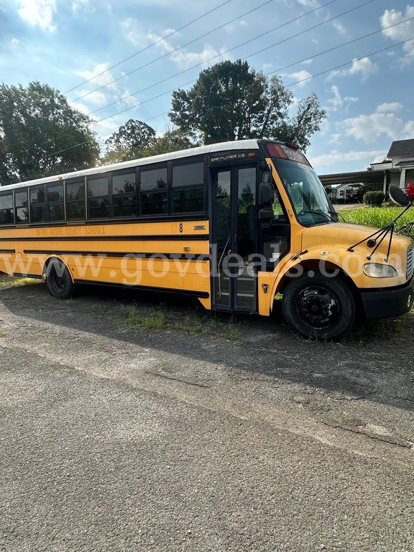 2008 Freightliner B2 Bus