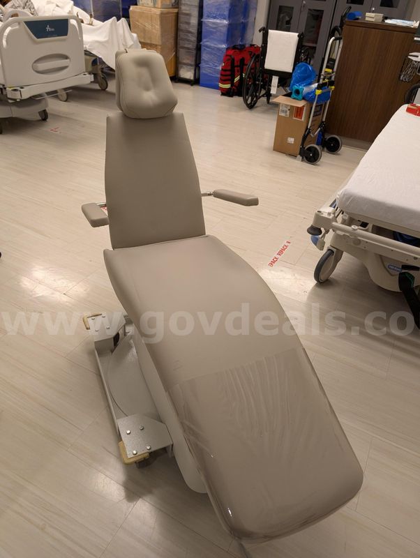 Dental chair with dolley