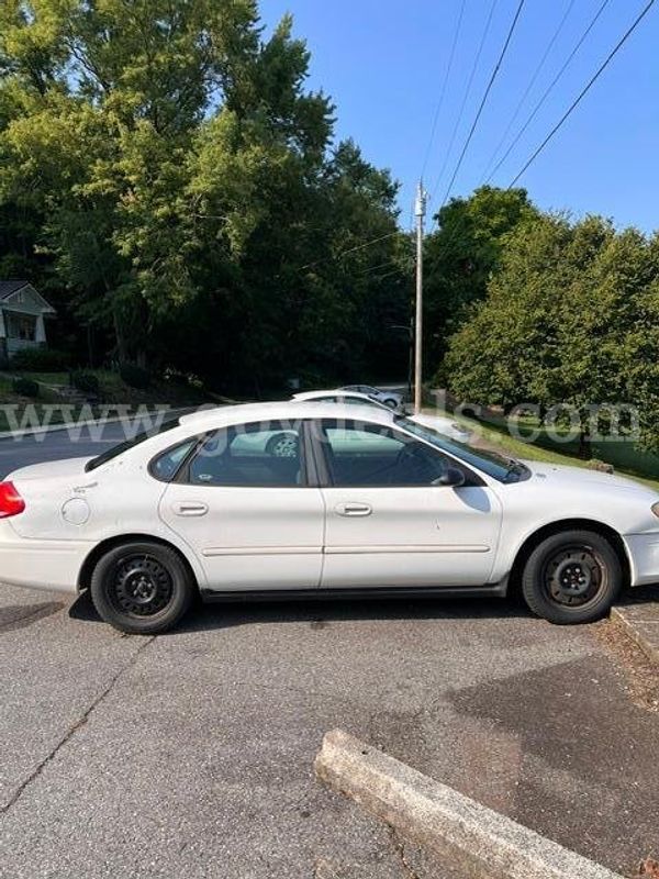 2000 Ford Taurus