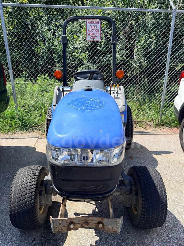 New Holland TC21D Tractor