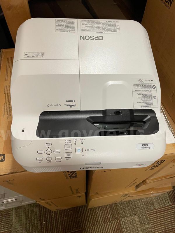 Epson Power Lite 680 projector and mount